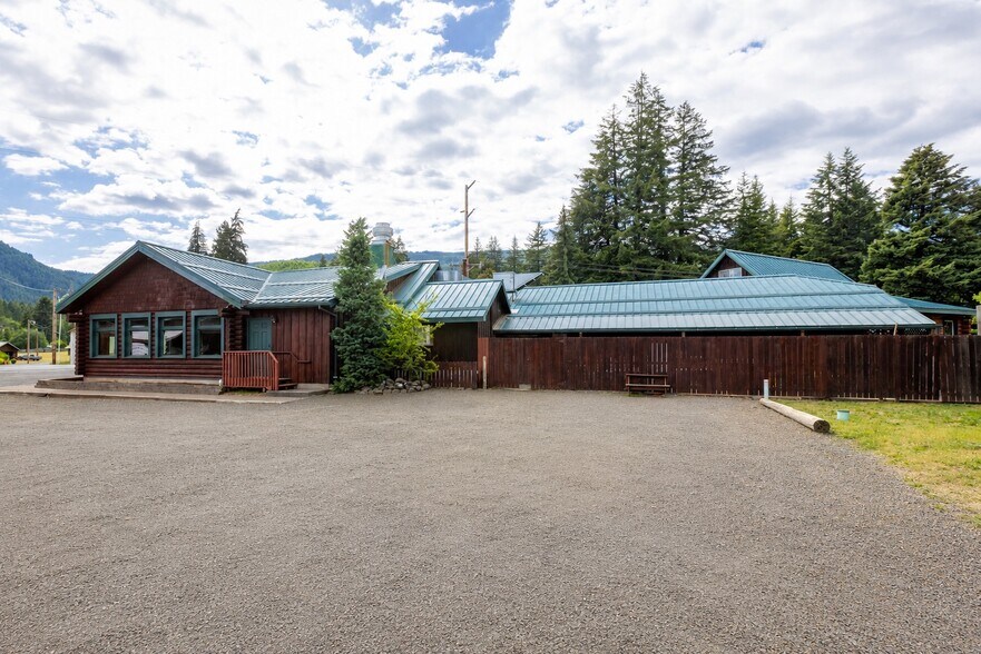 More Photos Of 1258 Highway 141, White Salmon Hospitality For Sale