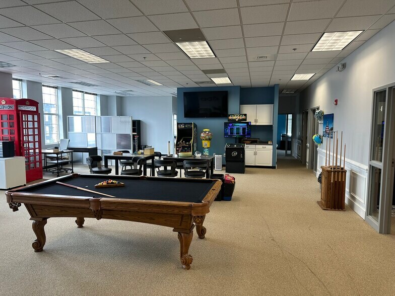 More Photos Of 16740 Birkdale Commons Pky, Huntersville Office Residential For Lease