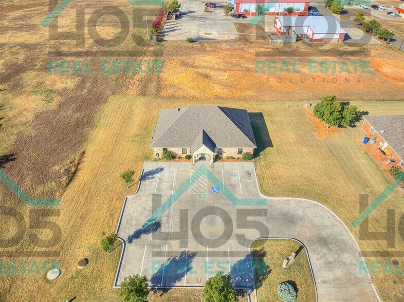 More Photos Of 1917 Commerce, Choctaw Office For Lease