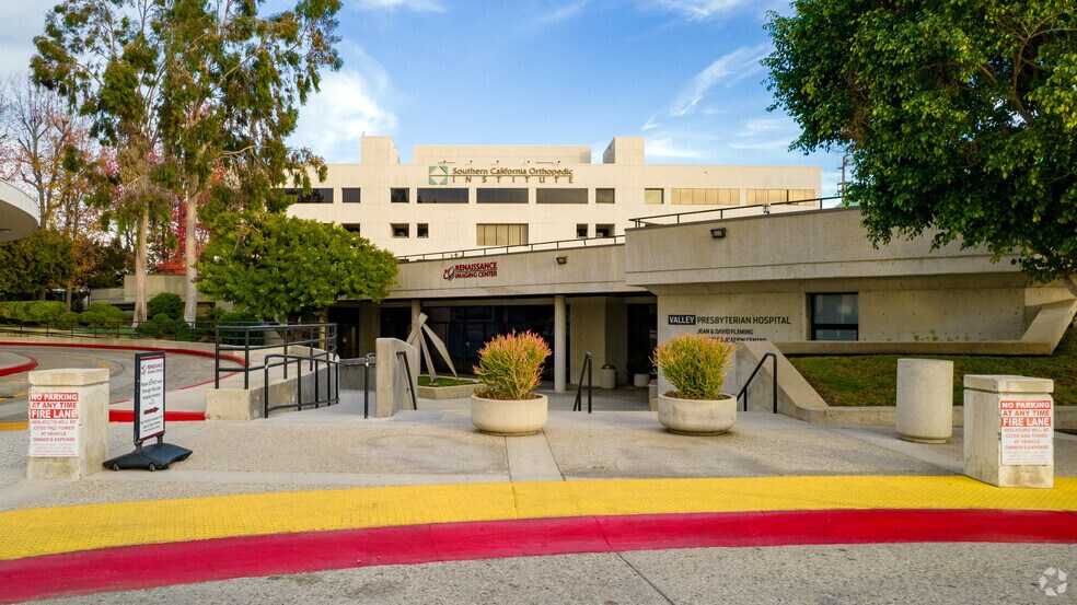 More Photos Of 6815 Noble Ave, Van Nuys Medical For Lease