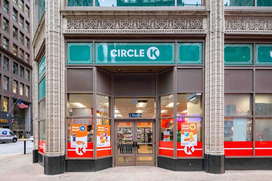 More Photos Of 1 N State St, Chicago Office Residential For Sale