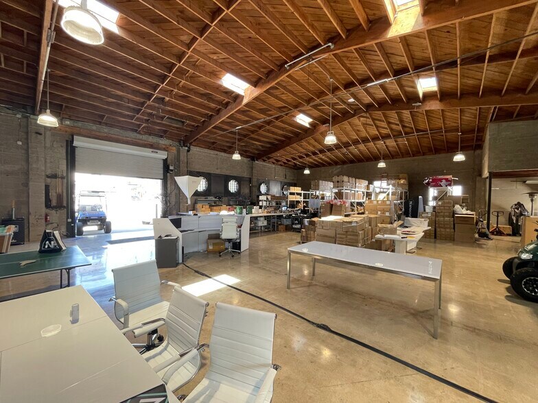 More Photos Of 1366 Hornblend St, San Diego Flex For Lease