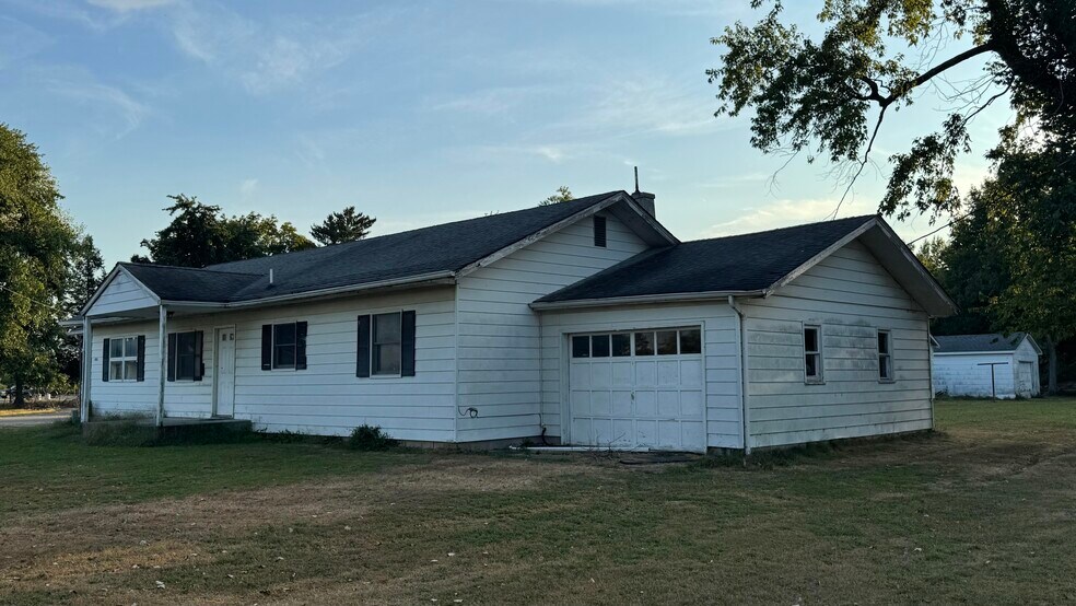 More Photos Of 1950 N Illinois Ave, Carbondale Apartments For Sale