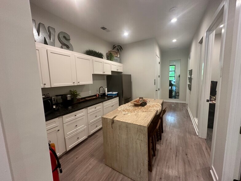 More Photos Of 6110 McFarland Station Dr, Alpharetta Medical For Lease