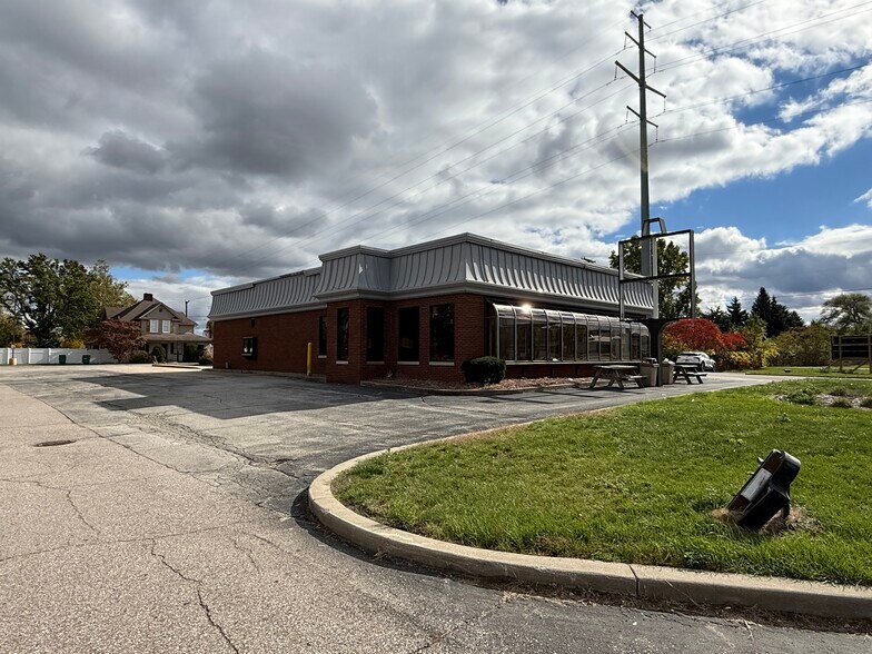 More Photos Of 320 Dixie Way, South Bend Fast Food For Lease