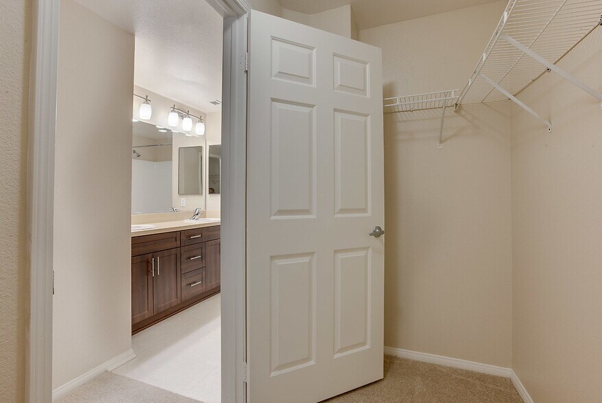 More Photos Of 31 E MacArthur Crescent Dr, Santa Ana Apartments For Lease