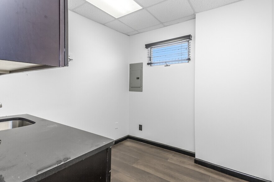 More Photos Of 816 Hempstead Tpke, Franklin Square Office For Lease