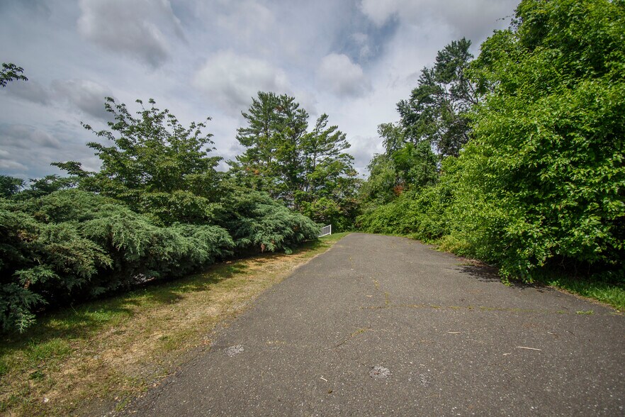 More Photos Of 1201 Elm St, Christiansburg Office For Sale