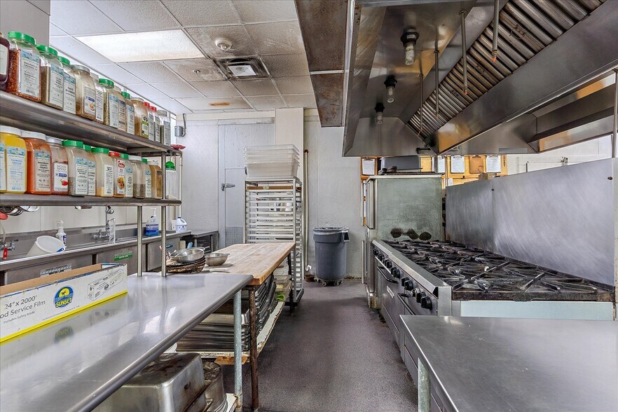 More Photos Of 15 S Beneva Rd, Sarasota Restaurant For Lease