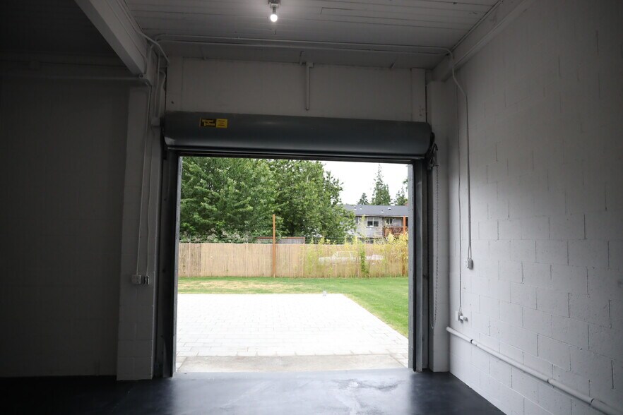 More Photos Of 8855 9th Ave SW, Seattle Convenience Store For Lease