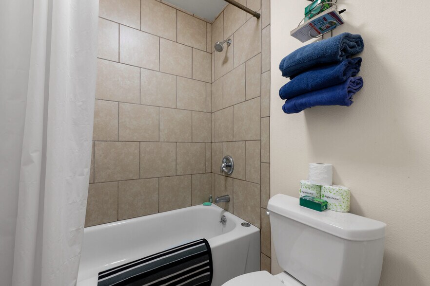 More Photos Of 416 State St, Trinidad Flex For Sale