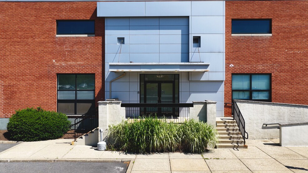Primary Photo Of 301 Island Rd, Mahwah Warehouse For Lease