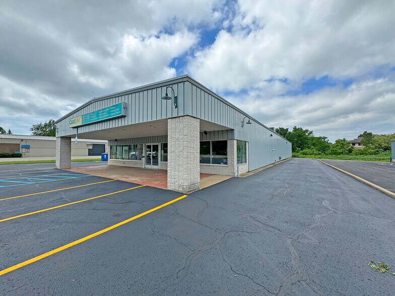 More Photos Of 693 E Lakewood Blvd, Holland Freestanding For Sale