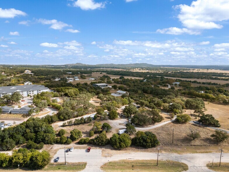 More Photos Of 930 N School St, Boerne Office For Sale