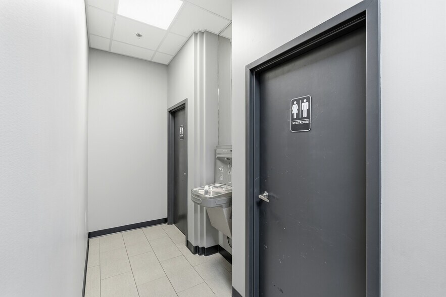 More Photos Of 1 W Mountain St, Fayetteville Office For Lease