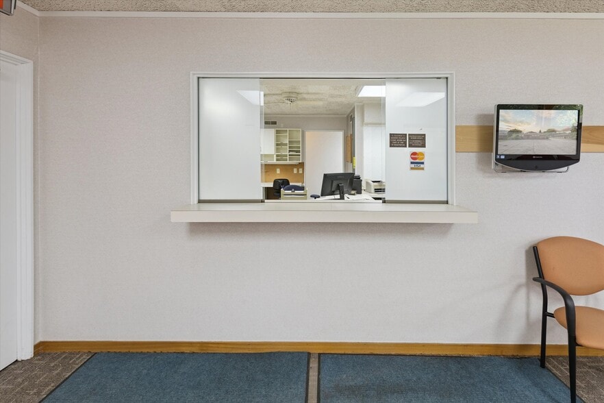 More Photos Of 1003 Mulholland St, Bay City Office For Sale