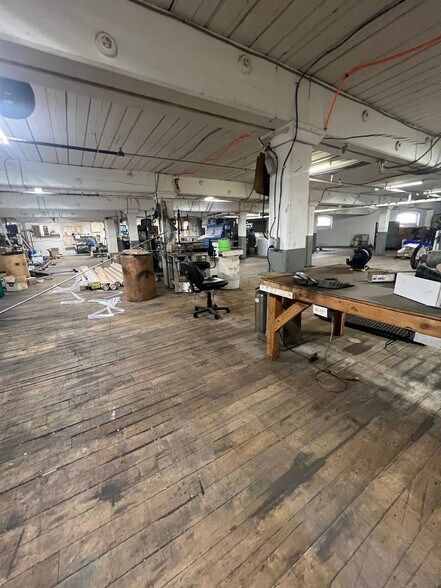 More Photos Of 50 Industrial Cir, Lincoln Manufacturing For Lease