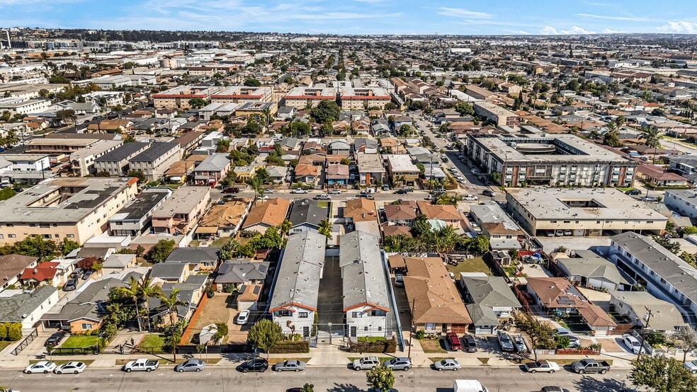 More Photos Of 13304-13308 Roselle Ave, Hawthorne Apartments For Sale