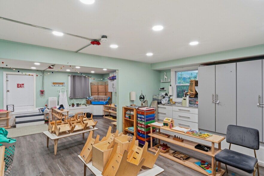 More Photos Of 248 Loudoun St SW, Leesburg Daycare Center For Lease