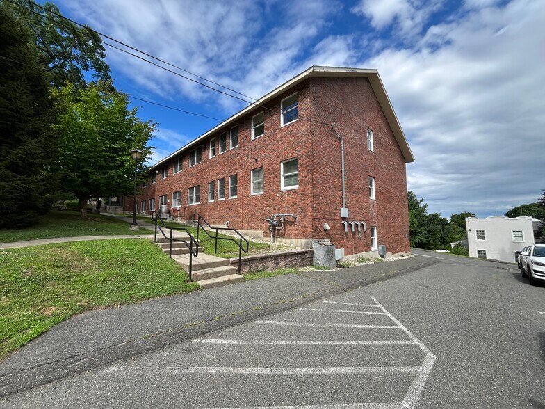 More Photos Of 45 Round Hill Rd, Northampton Office Residential For Sale