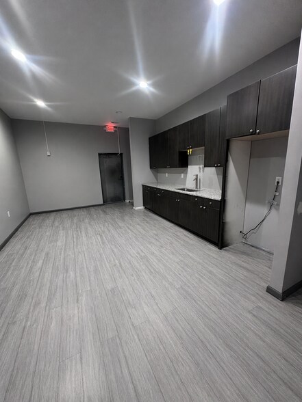 More Photos Of 2468-2470 Industrial Row Dr, Troy Warehouse For Lease