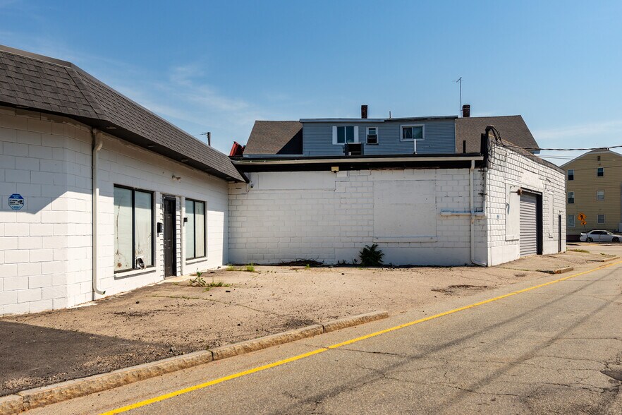 More Photos Of 75 Roberts St, West Warwick Showroom For Sale