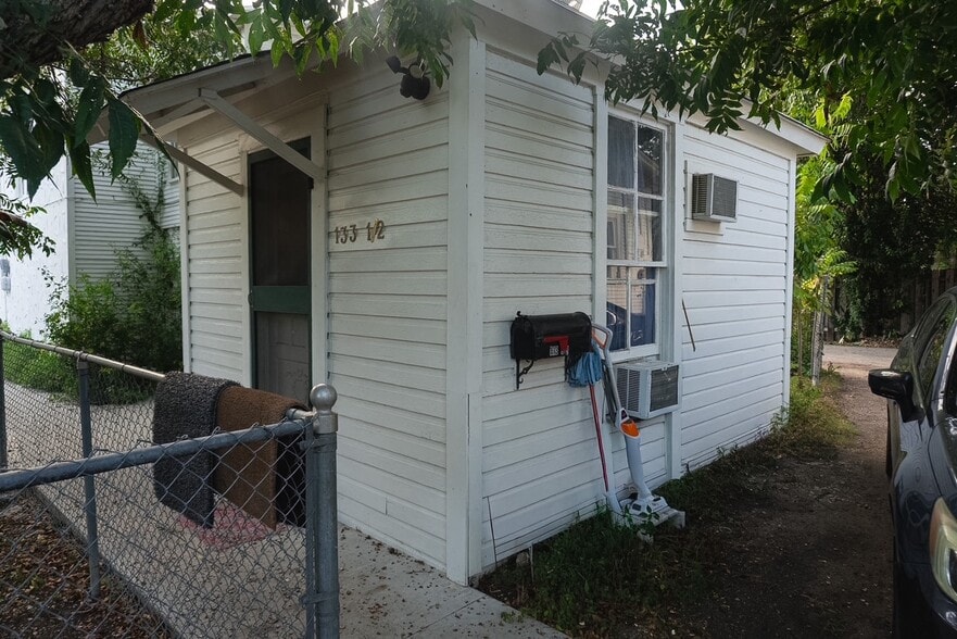 More Photos Of 133 W Huisache Ave, San Antonio Multifamily For Sale