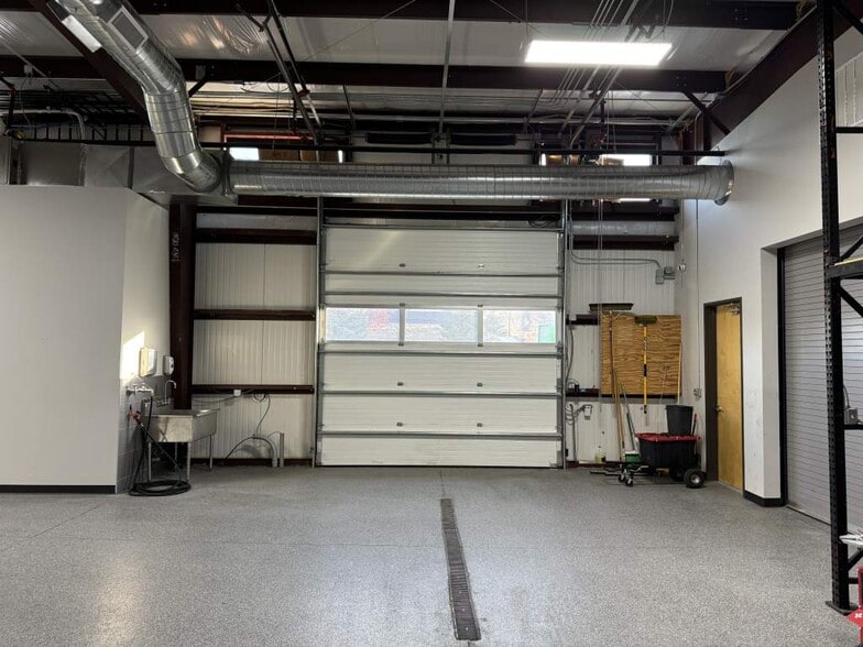 More Photos Of 3000 Airport Dr, Erie Light Manufacturing For Sale