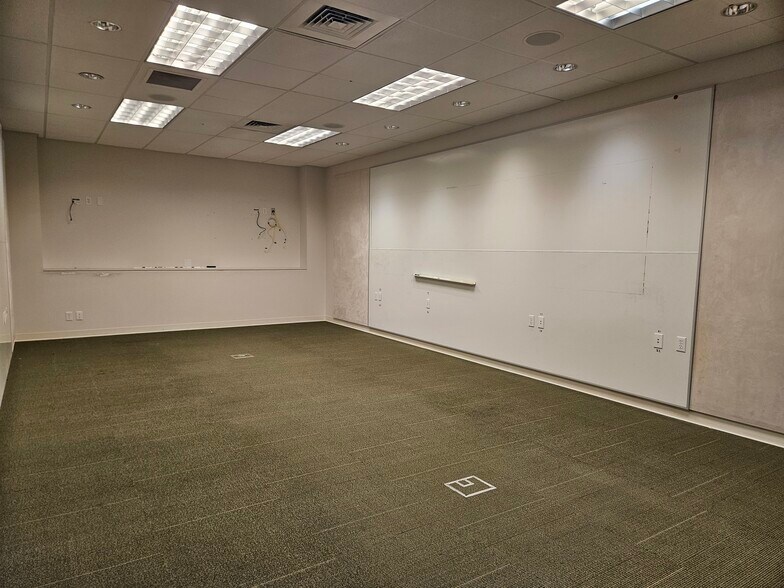 More Photos Of 4525 Sunset Blvd, Steubenville Storefront Retail Office For Lease