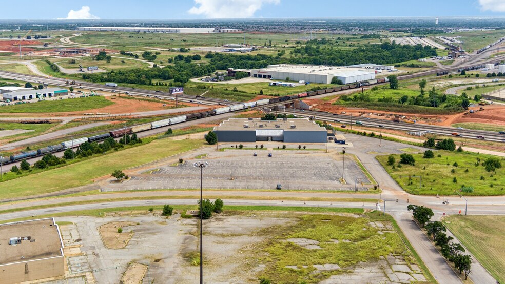 More Photos Of 7400 Plaza Mayor Blvd, Oklahoma City Flex For Lease