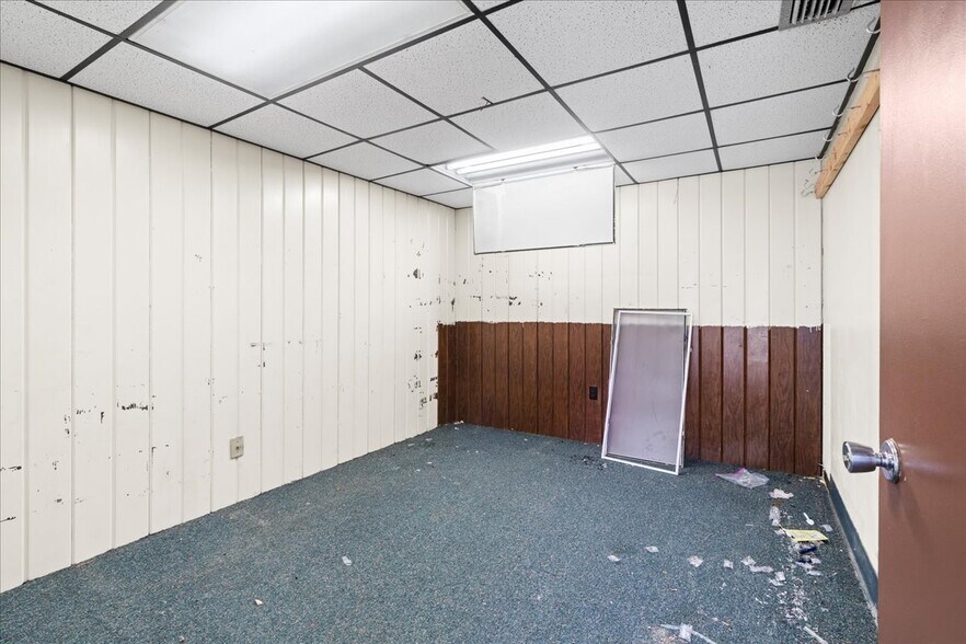 More Photos Of 1001 NE Waldo Rd, Gainesville Office For Sale