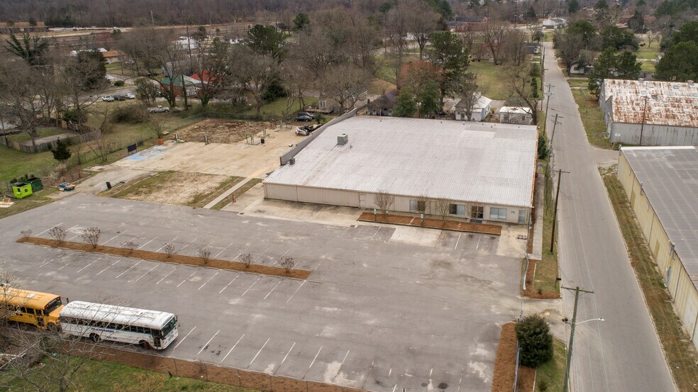 More Photos Of 1725 Davis St, Rocky Mount Warehouse For Lease