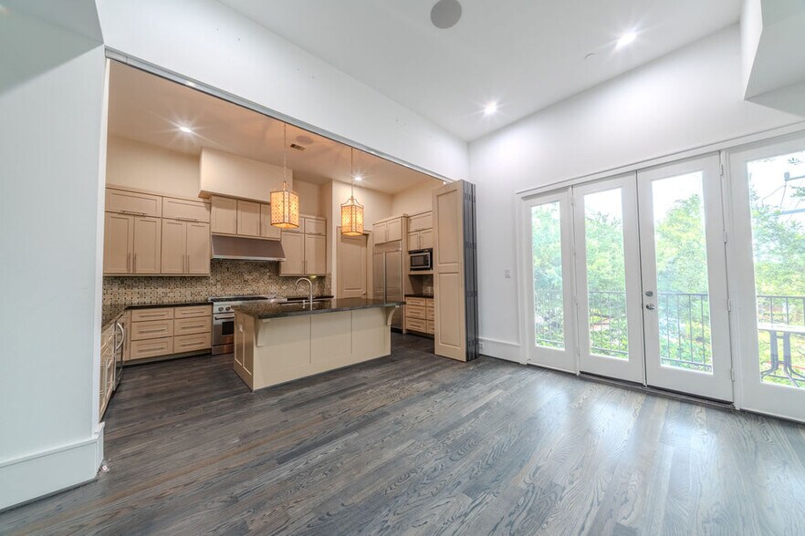 More Photos Of 1423 Lake Pointe Pkwy, Sugar Land Office For Sale
