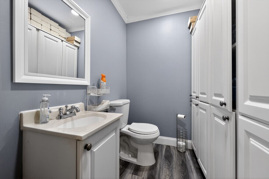 More Photos Of 1701 Wynwood Dr, Cinnaminson Medical For Sale