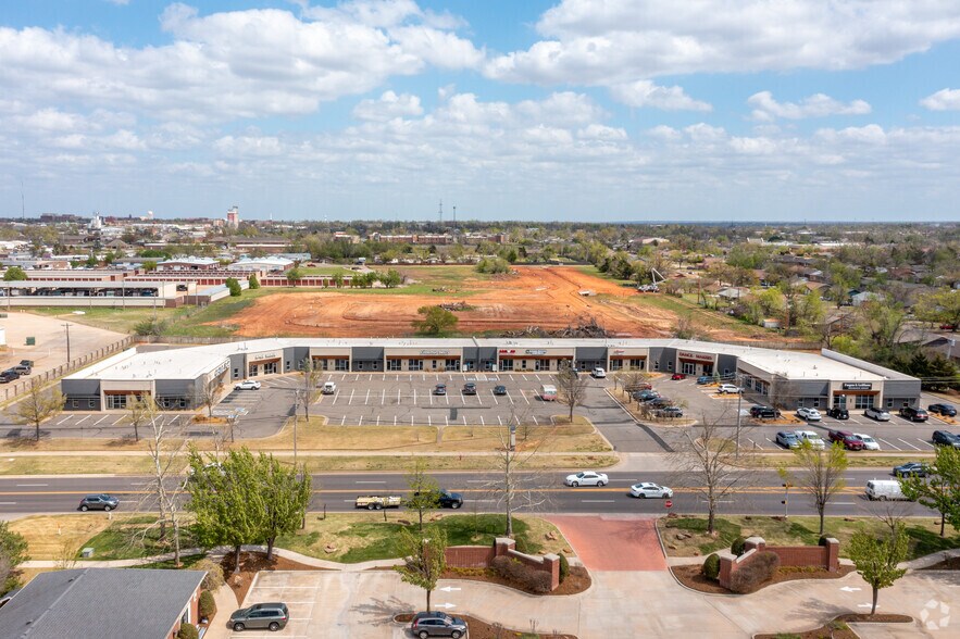 More Photos Of 610 S Kelly Ave, Edmond General Retail For Lease