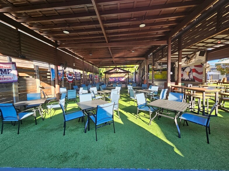 More Photos Of 409 Bradford Ave, Kemah General Retail For Lease