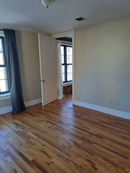 More Photos Of 520-528 Bay St, Staten Island Apartments For Lease
