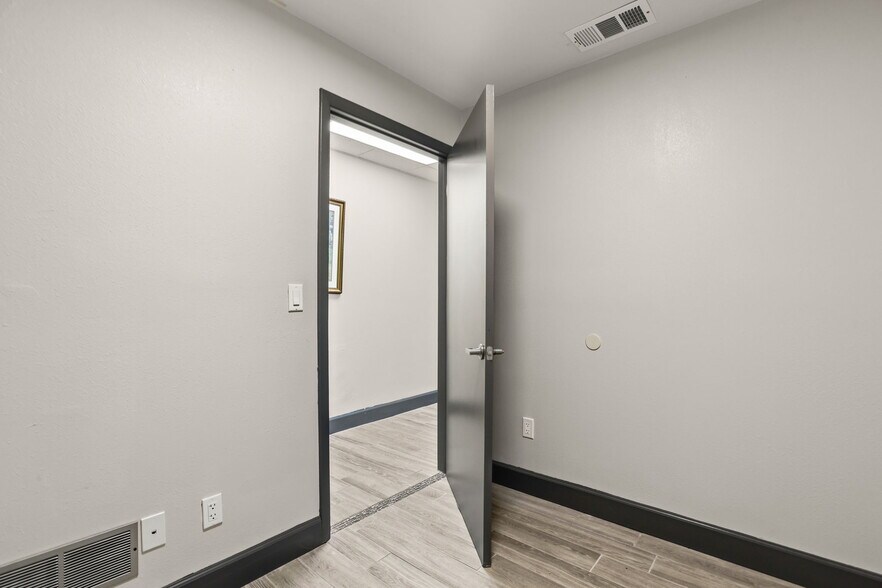 More Photos Of 901 N Grove St, Eustis Medical For Sale