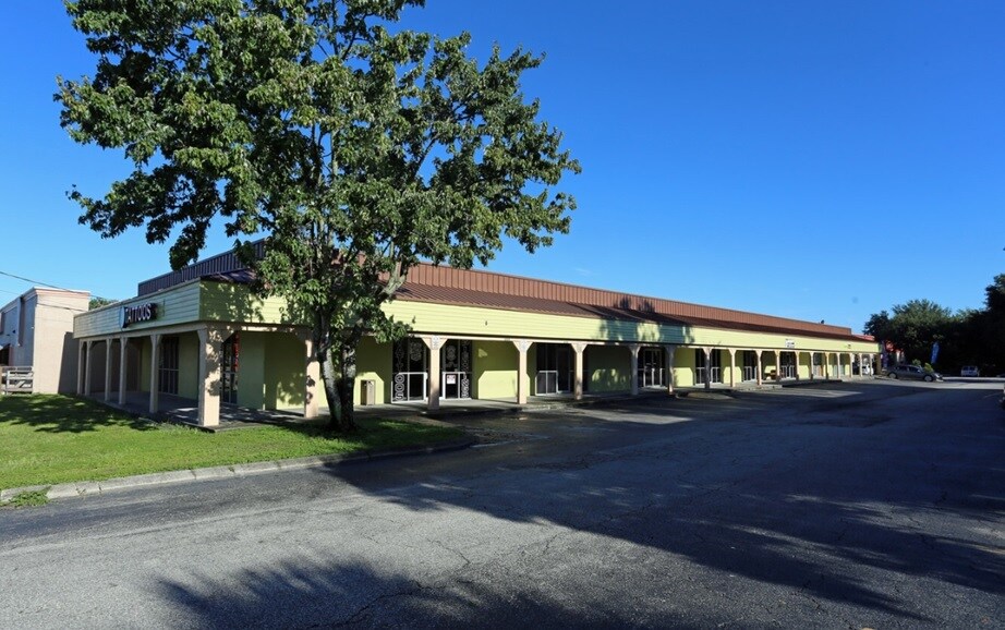 More Photos Of 131 N Mount Carmel Rd, Valrico Unknown For Lease