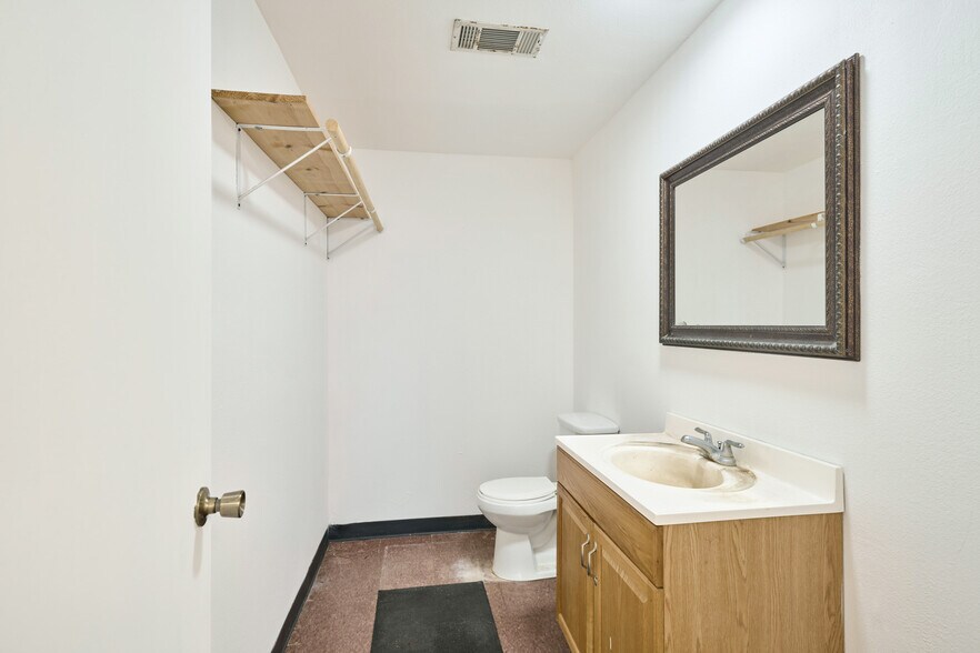 More Photos Of 182 S FM 356, Onalaska Office For Sale