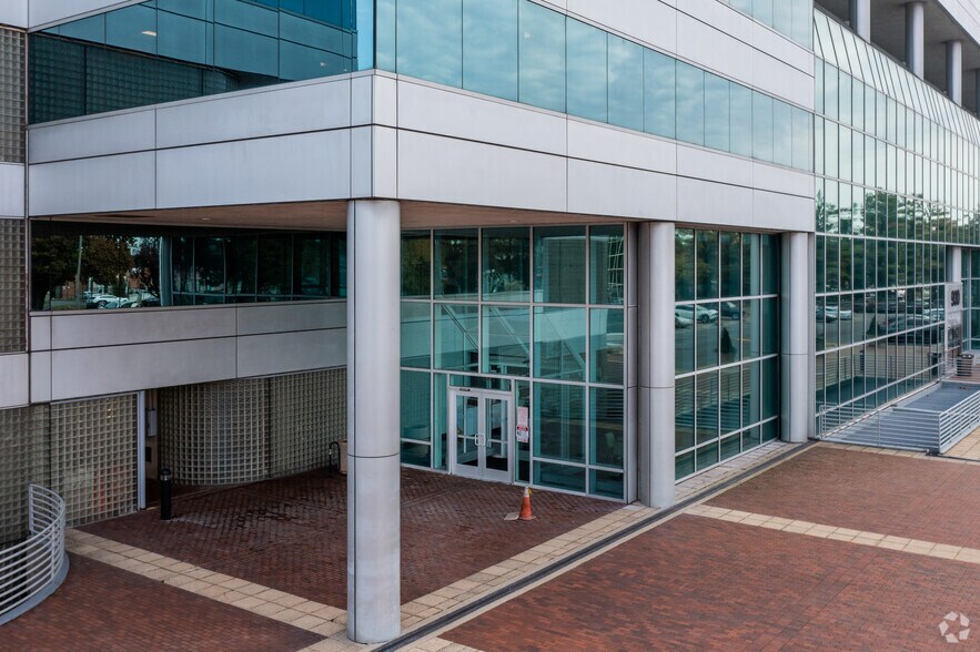 More Photos Of 900 Stewart Ave, Garden City Office For Lease