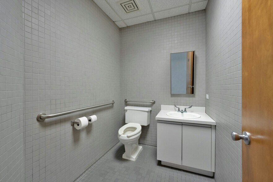 More Photos Of 970 N Broadway, Yonkers Medical For Lease