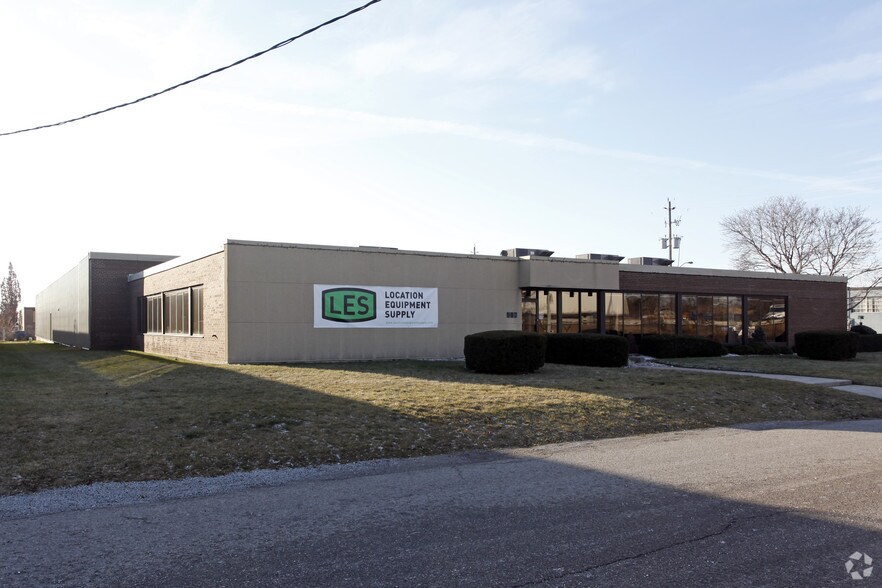 Primary Photo Of 907 Oxford St, Toronto Manufacturing For Lease