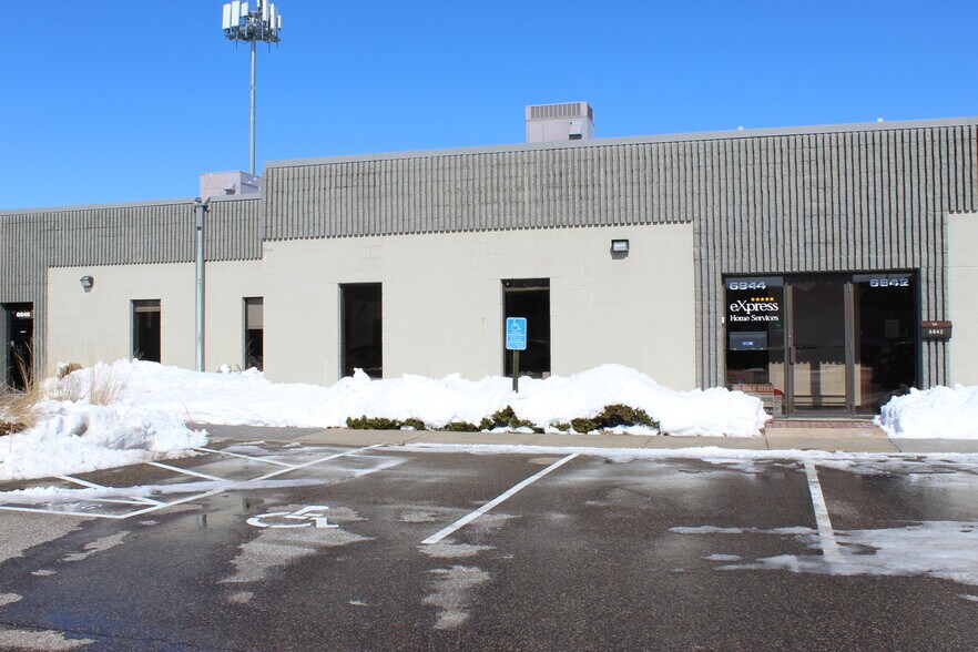 More Photos Of 6820-6848 Washington Ave S, Eden Prairie Showroom For Lease