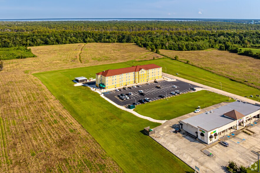 More Photos Of 111 Cajun Way, Amelia Hospitality For Sale