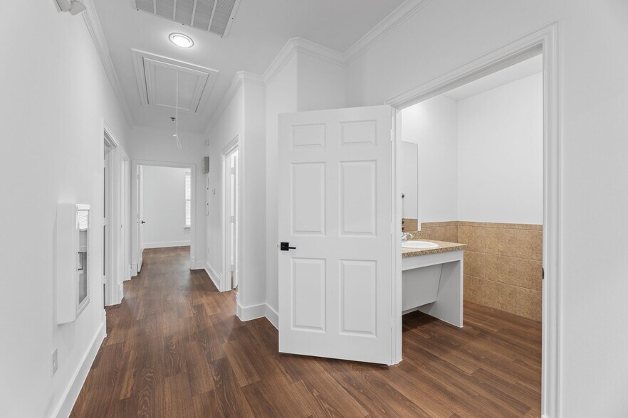 More Photos Of 2785 Rockbrook Dr, Lewisville Medical For Sale