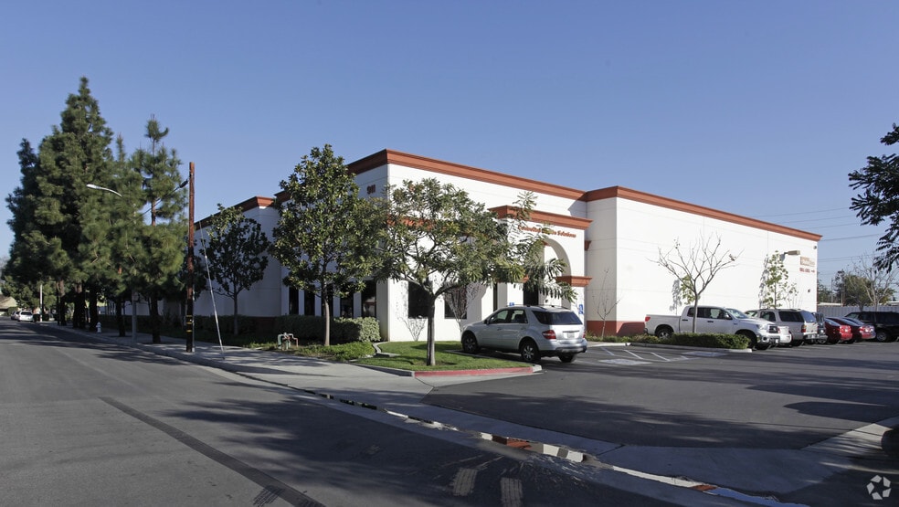 Primary Photo Of 911 Poinsettia St, Santa Ana Warehouse For Sale
