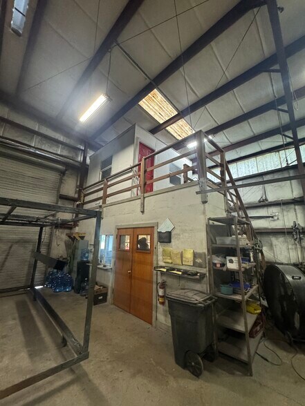 More Photos Of 1213 E Bearss Ave, Lutz Service For Sale