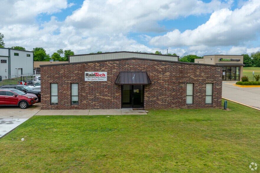 More Photos Of 14938 S Grant St, Bixby Warehouse For Lease