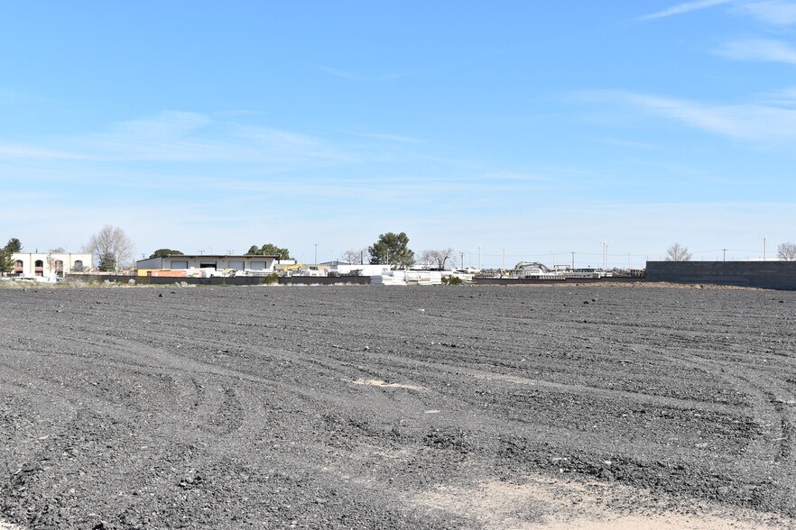 More Photos Of 42440 7th Street East, Lancaster Land For Lease
